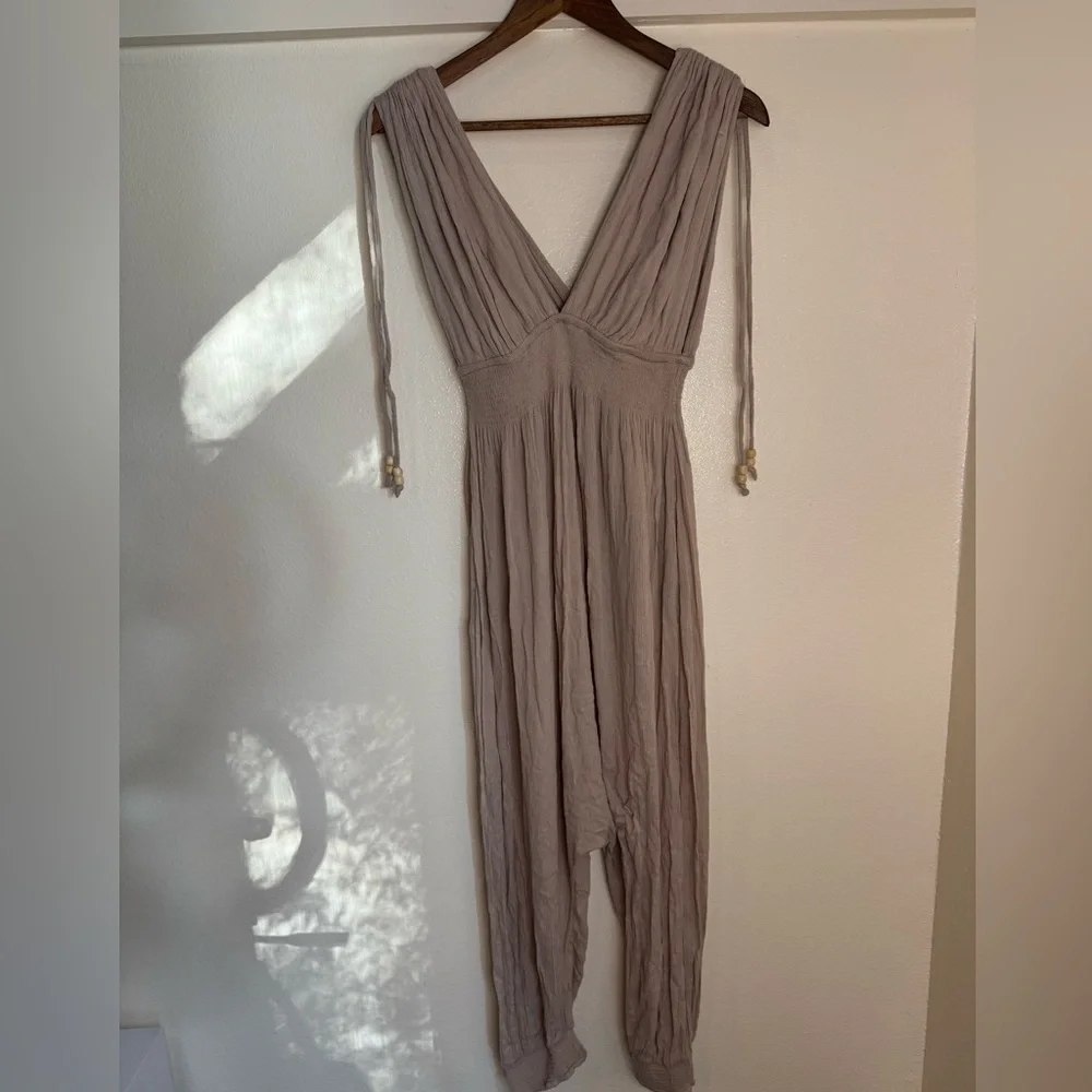 Free People S Boho Gauze Harem Jumpsuit Beige Taupe Smocked Waist Beaded Straps - Picture 2 of 10